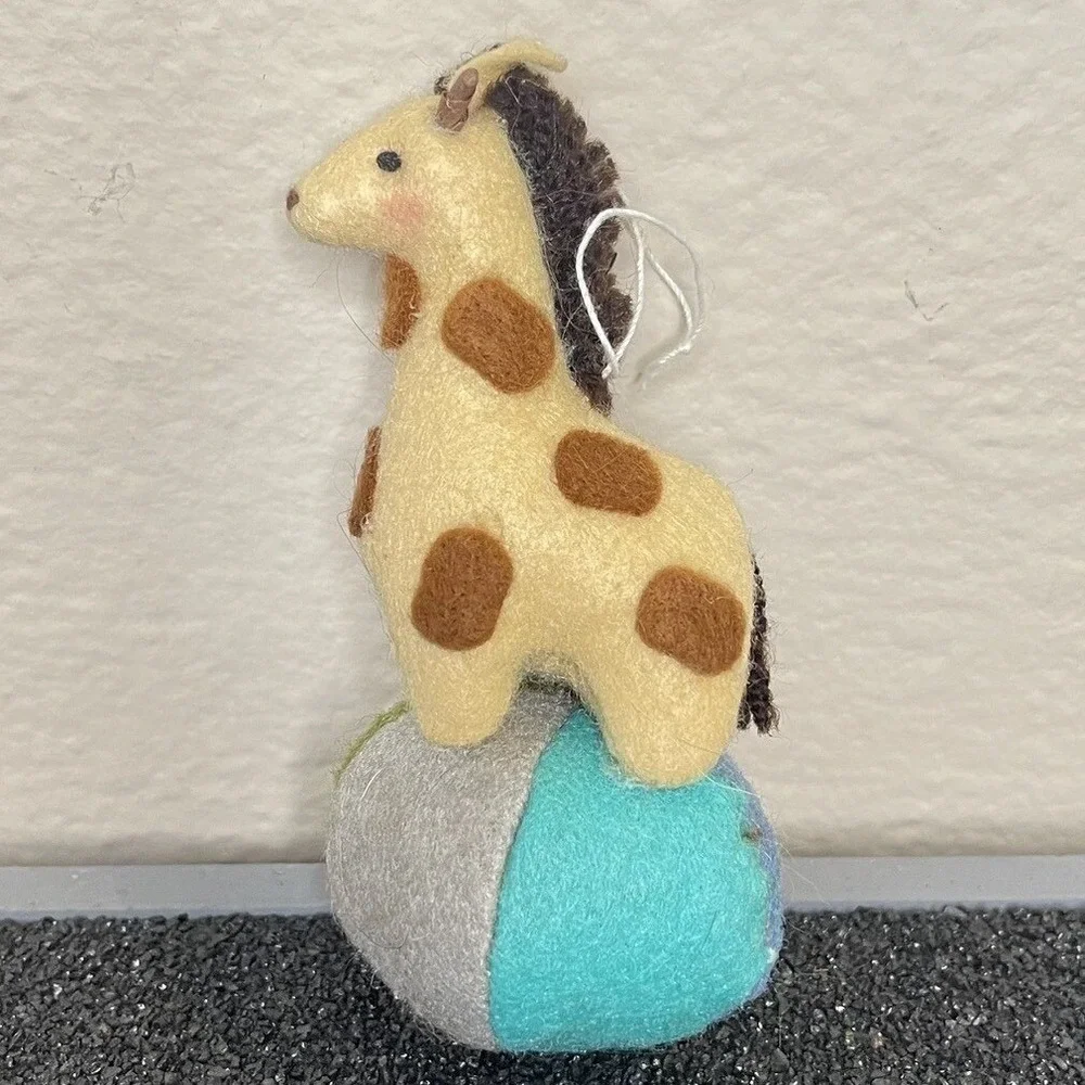 Heart Felts Ornament Midwest Of Cannon Falls Giraffe Circus Carnival Ball‎